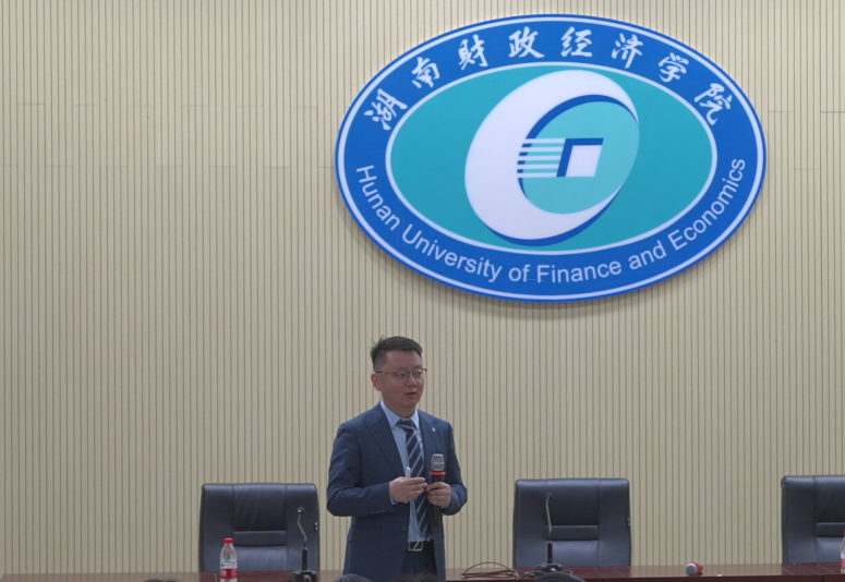 WilliamHill官网成功举行AACSB国际商学院标准与特色化建设报告会