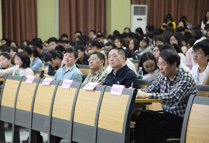 1524044322381085698.png 现场座无虚席.png