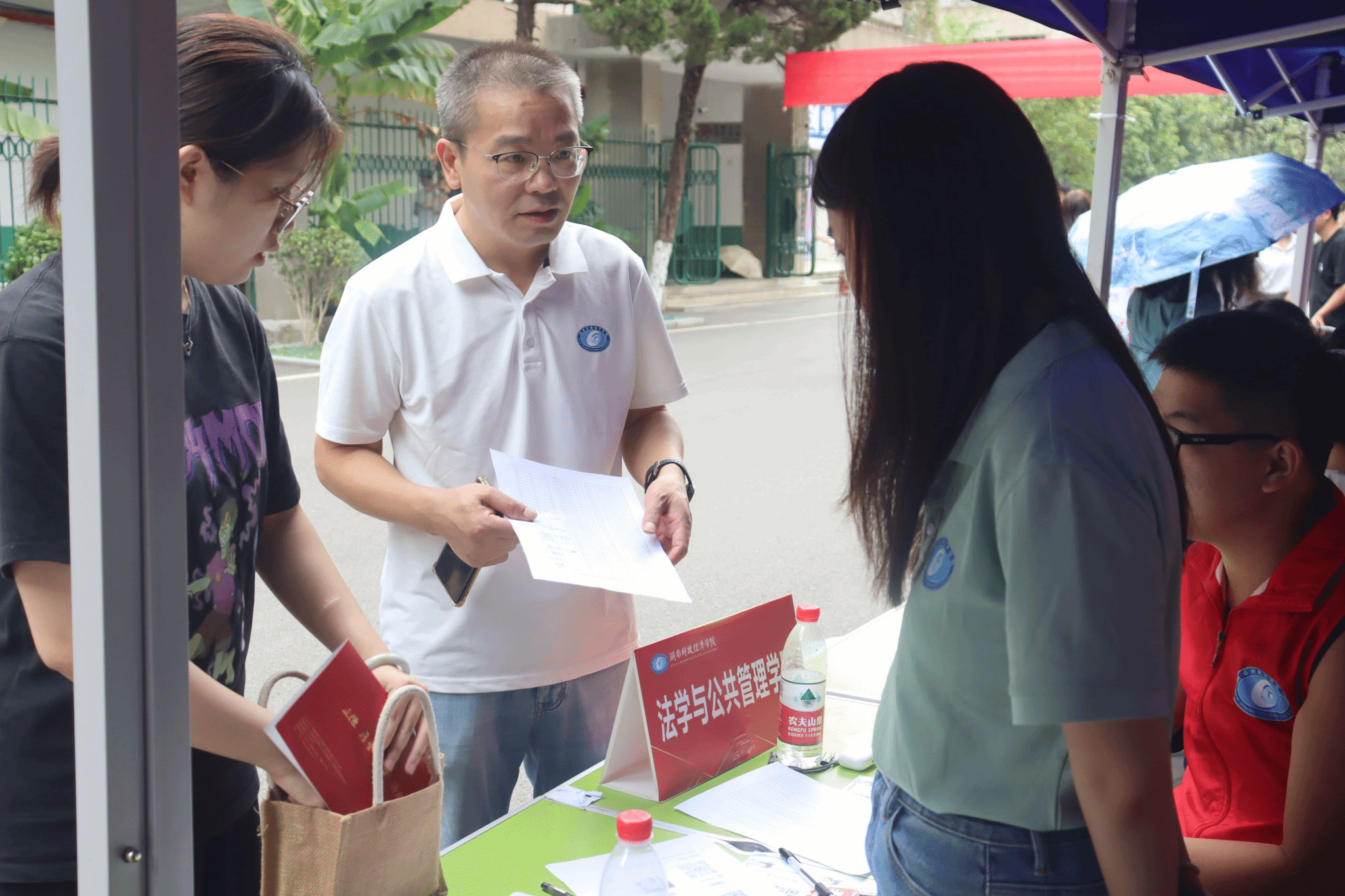 WilliamHill官方网站法学与公共管理学院2025级专升本新生报到工作顺利完成