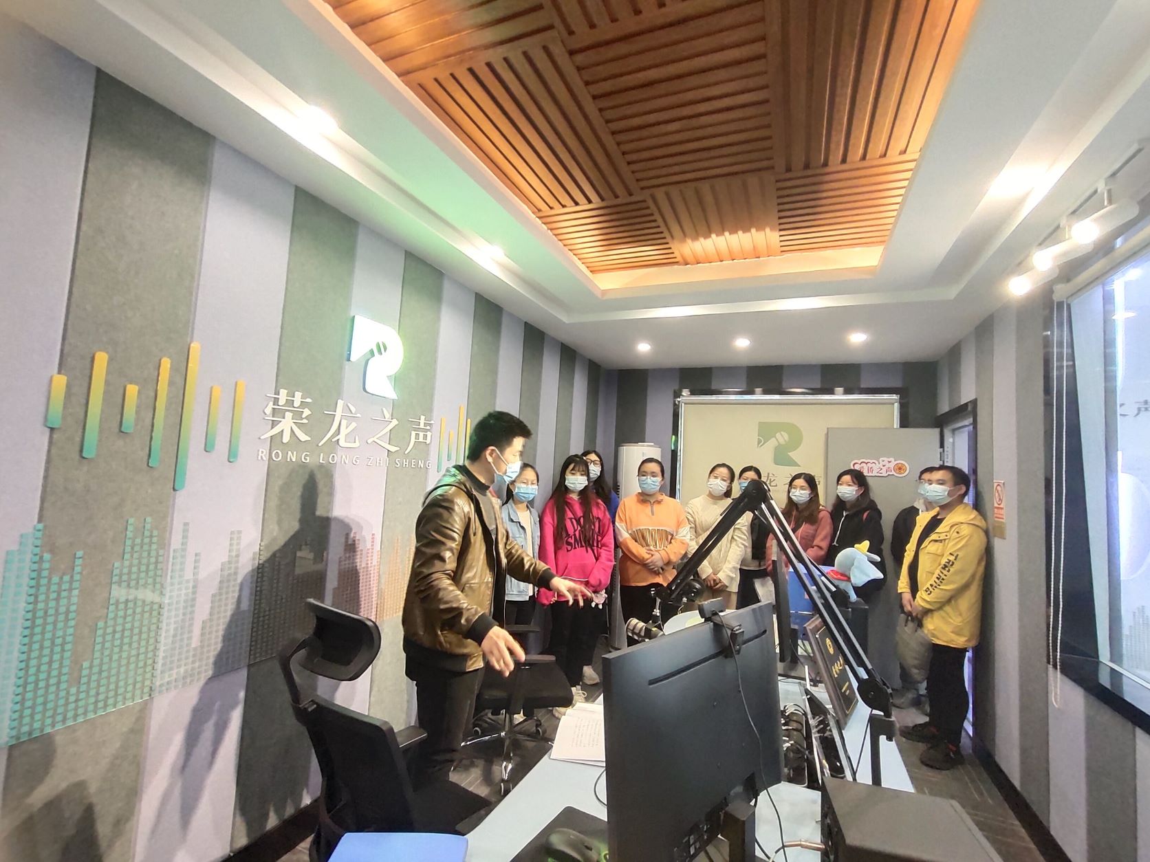 学生党支部深入荣龙社区，积极探索党建共建新渠道