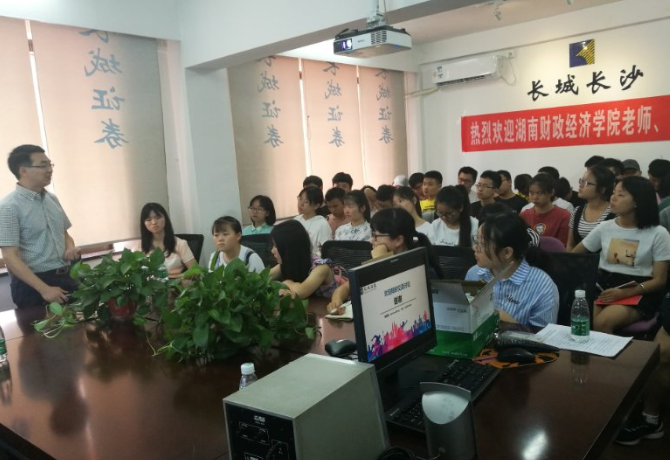 1530152989386044035.png 活动现场1.png