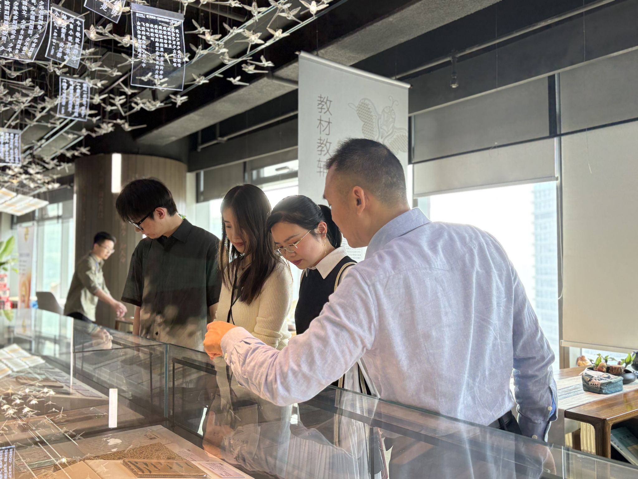 法学与公共管理学院师生赴藏湘知纸质文化博物馆走访交流