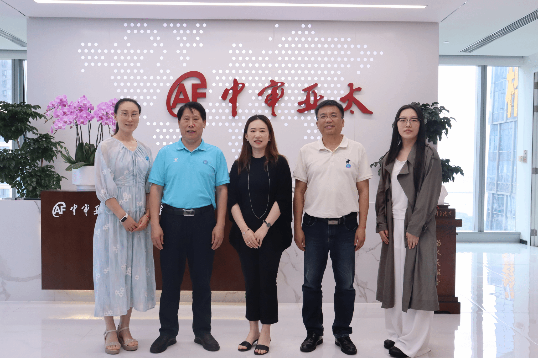 会计学院一行走访中审亚太会计师事务所并续签实践基地协议