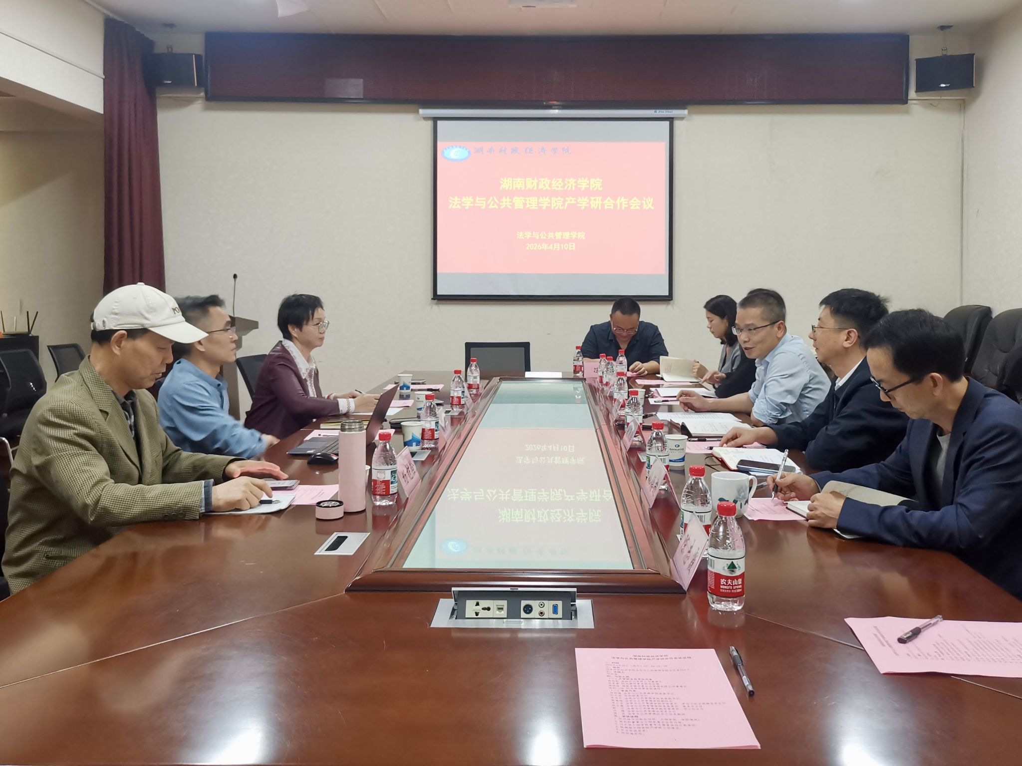 校企携手探新路，产学研用筑同心