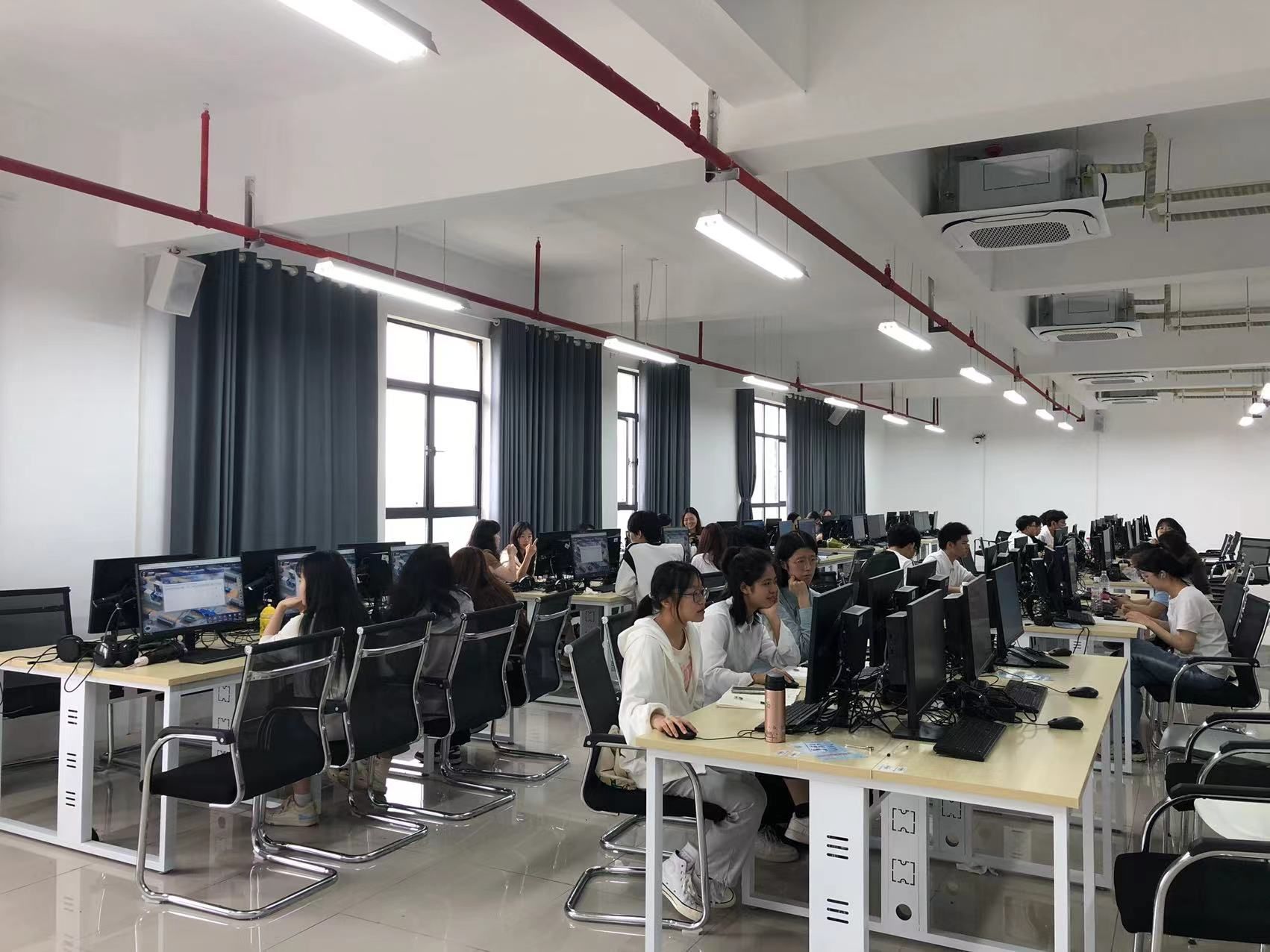 WilliamHill官方网站第八届企业模拟经营大赛举行