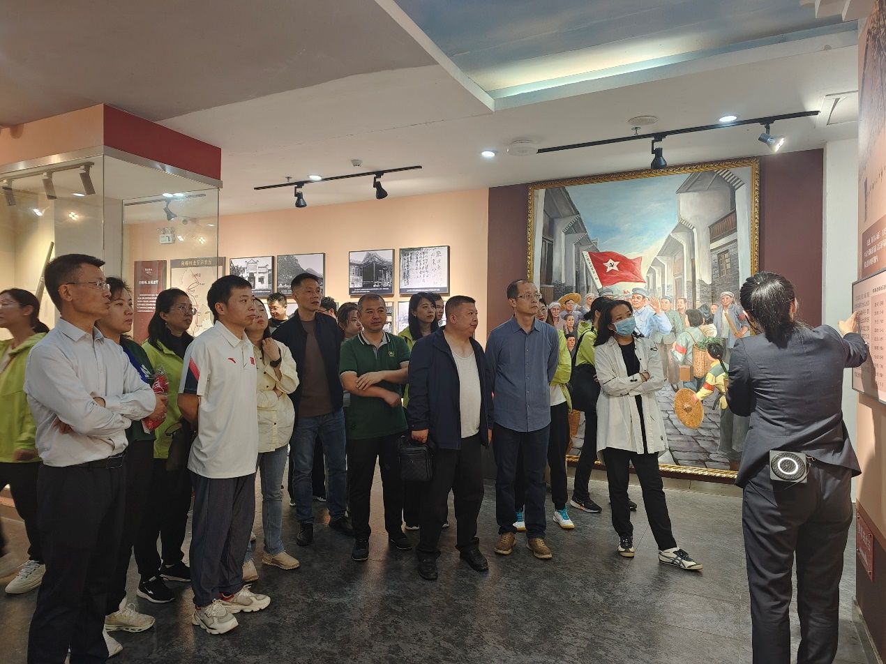 深情缅怀革命先烈  砥砺奋进新征程 ——工商管理学院党委开展参观湘南起义纪念馆党日活动
